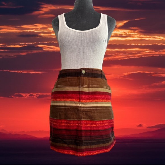 Old Navy Dresses & Skirts - Old Navy Mesa Sunset mini skirt